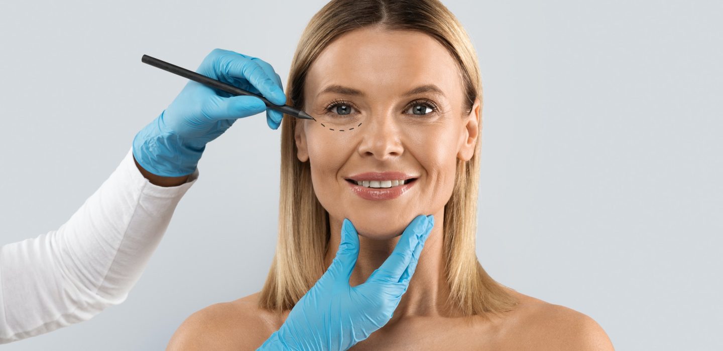 surgeon-drawing-perforation-lines-on-woman-face-for-plastic-surgery.jpg surgeon-drawing-perforation-lines-on-woman-face-for-plastic-surgery.jpg